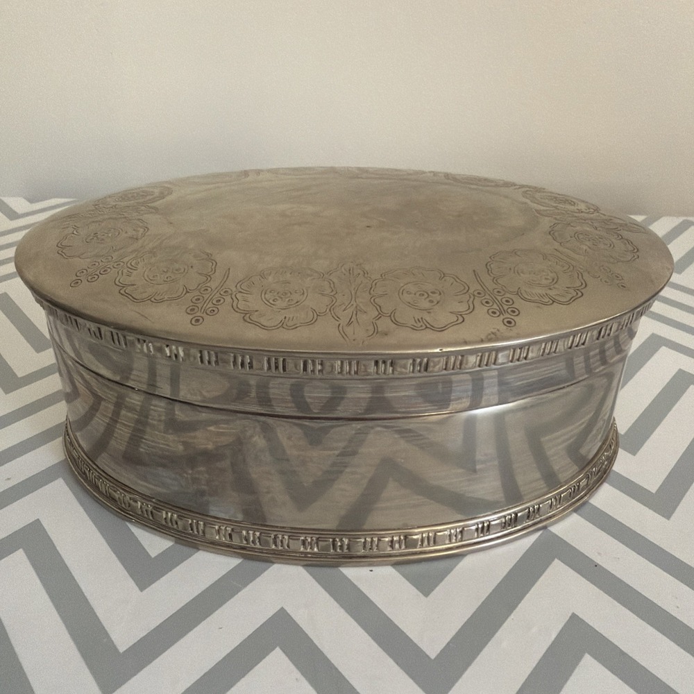 Vintage, Silver-Plate hinged Embossed Jewelry Trinket Box Ellen Blue Inlay Oval